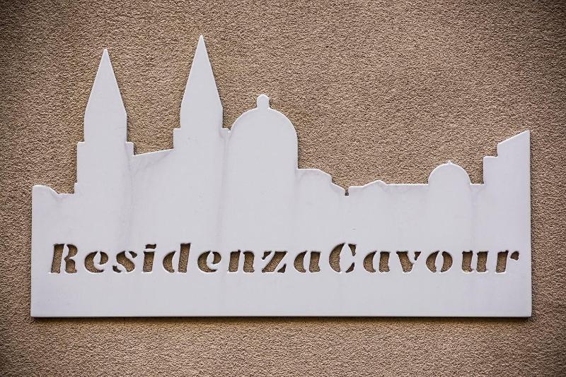 Отель Residenza Cavour Ачиреале Экстерьер фото